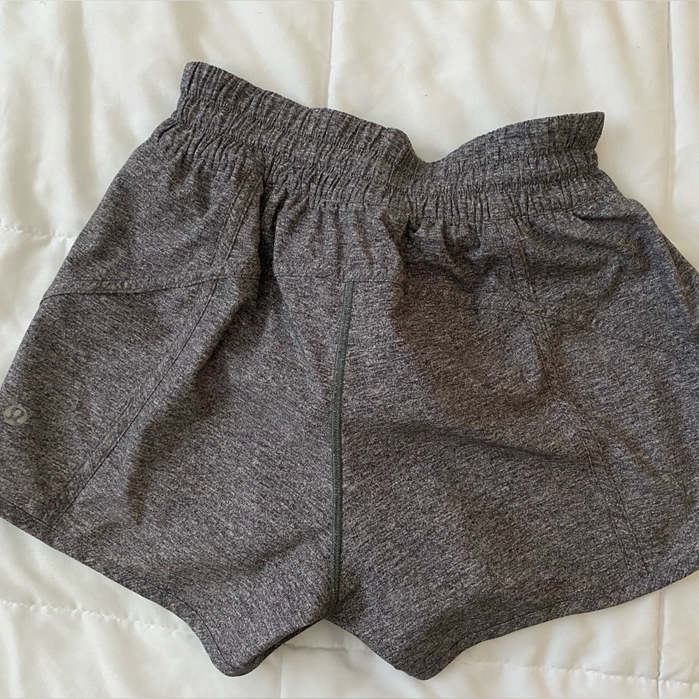 Lululemon Tracker Low-Rise lined short 4”